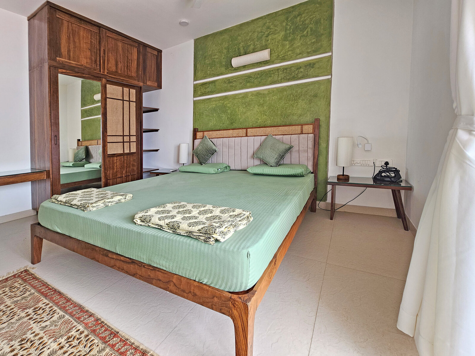 Bedroom one, photo 7