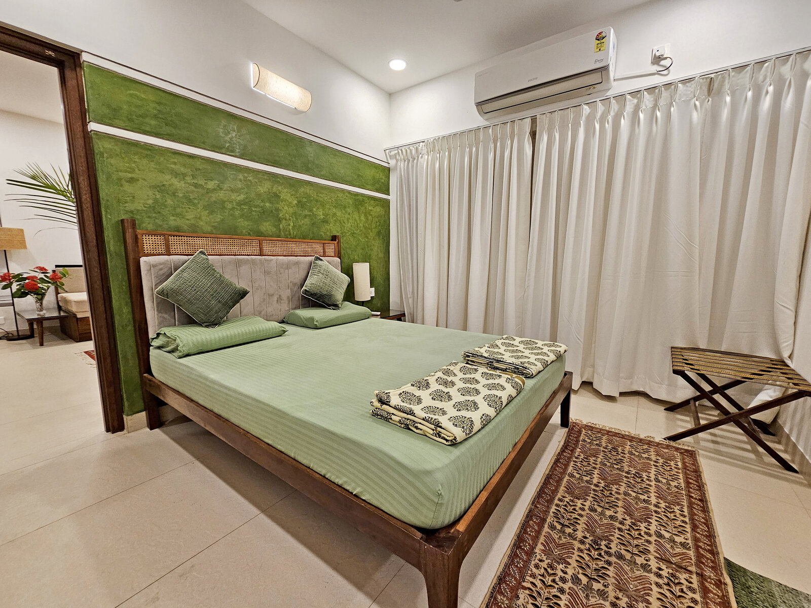 Bedroom one, photo 9