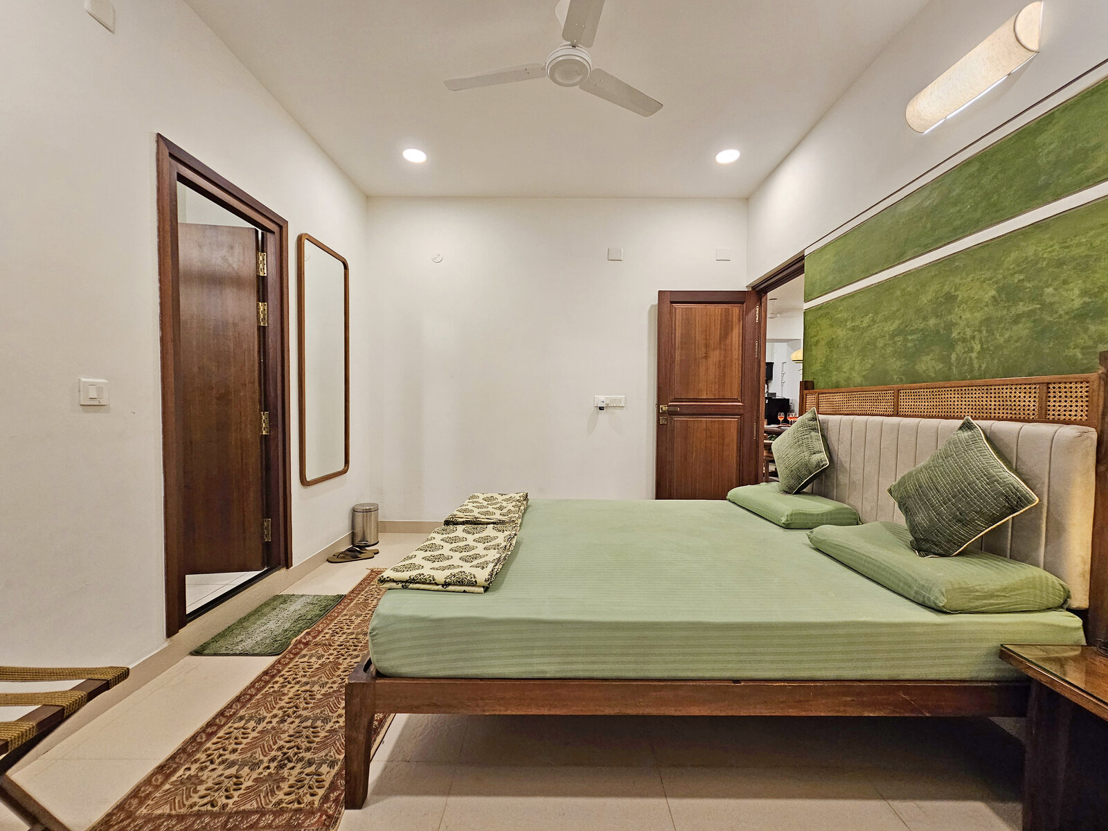 Bedroom one, photo 11
